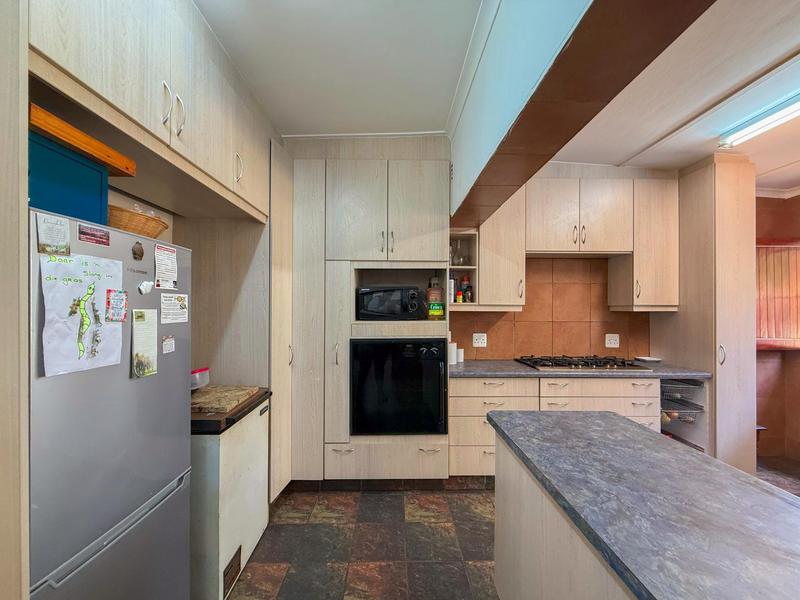 6 Bedroom Property for Sale in Denneoord Western Cape